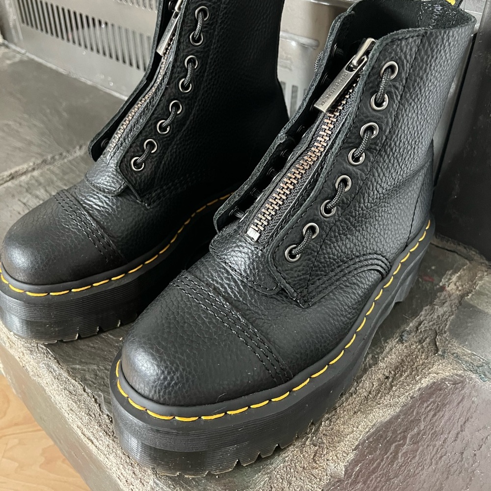 DR. MARTENS Sinclair Leather Womens Black Platform Boots Size 7
